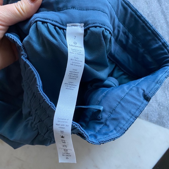 Lululemon Tracker LR Short 4” Iron Blue - Picture 4 of 4